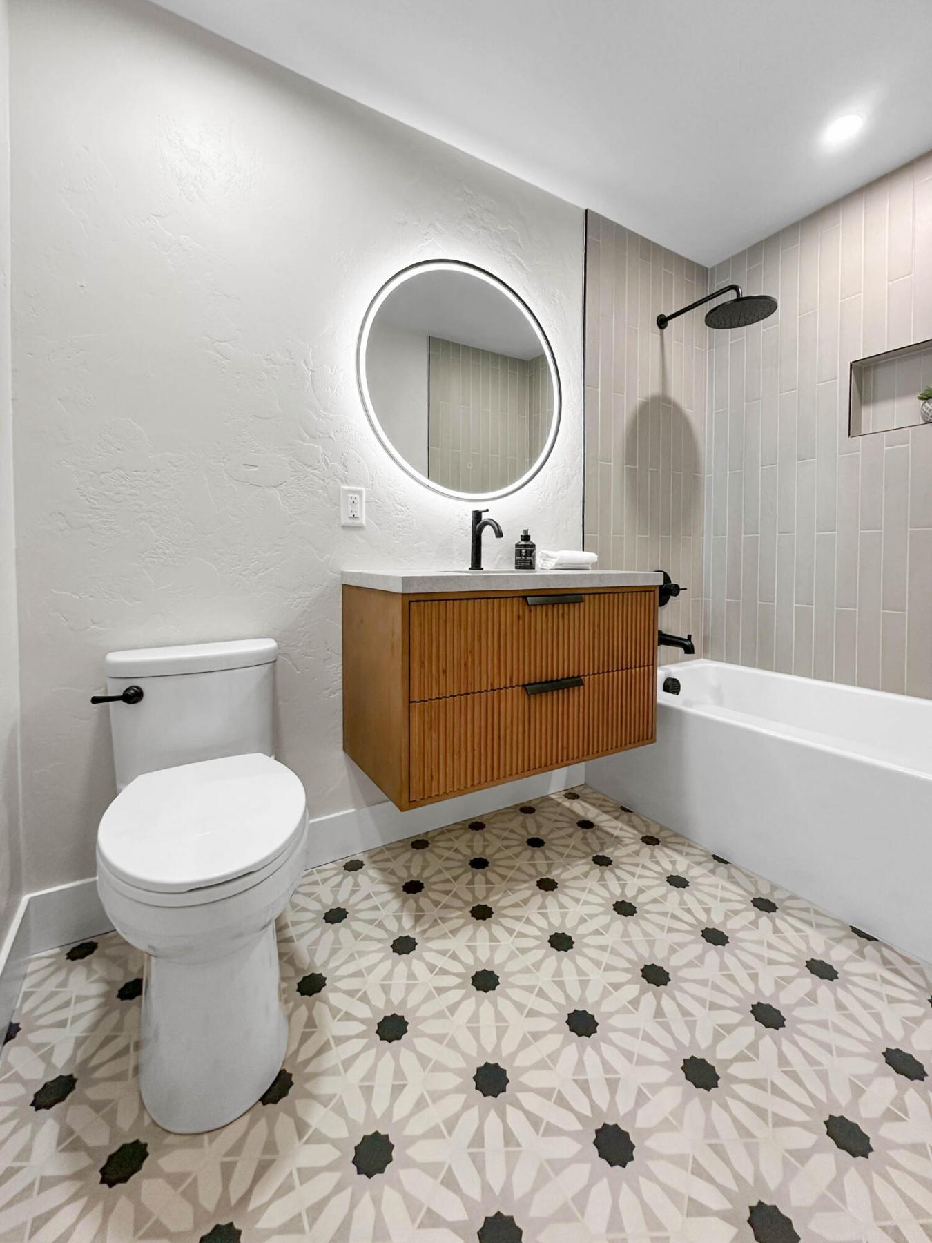 Ashland, Jackson, 97520, United States, 5 Bedrooms Bedrooms, ,3 BathroomsBathrooms,Residential,For Sale,1952212