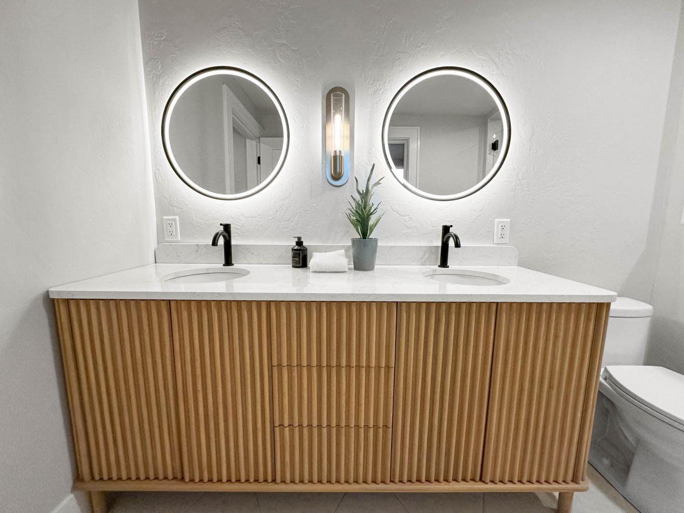 Ashland, Jackson, 97520, United States, 5 Bedrooms Bedrooms, ,3 BathroomsBathrooms,Residential,For Sale,1952212