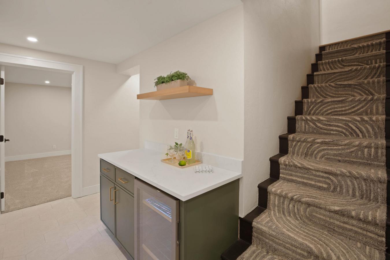 Ashland, Jackson, 97520, United States, 5 Bedrooms Bedrooms, ,3 BathroomsBathrooms,Residential,For Sale,1952212