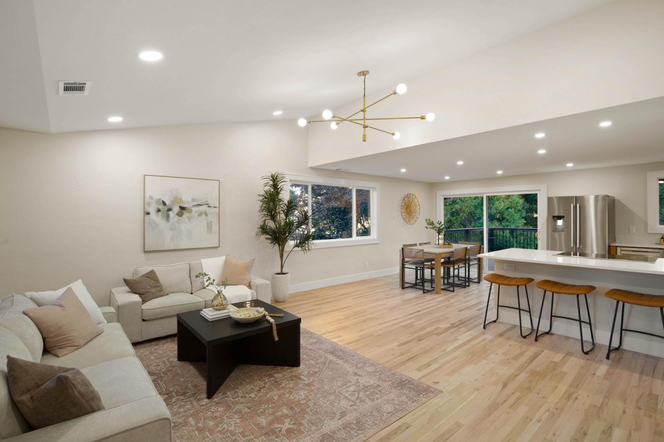 Ashland, Jackson, 97520, United States, 5 Bedrooms Bedrooms, ,3 BathroomsBathrooms,Residential,For Sale,1952212