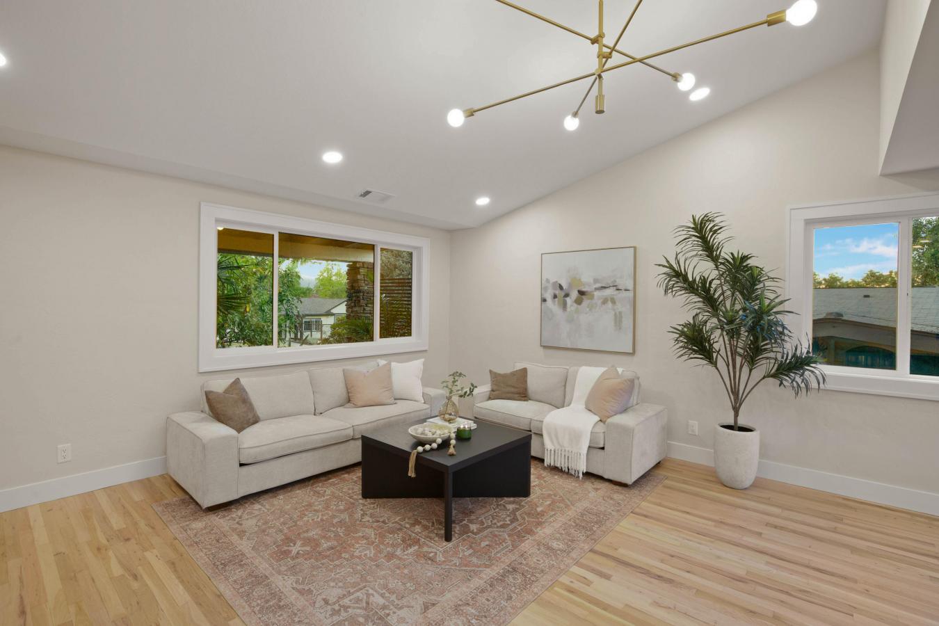 Ashland, Jackson, 97520, United States, 5 Bedrooms Bedrooms, ,3 BathroomsBathrooms,Residential,For Sale,1952212