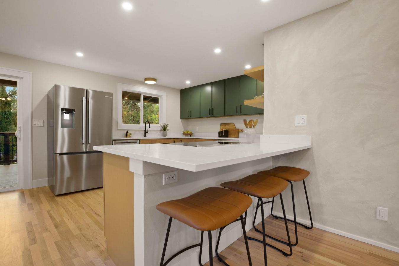 Ashland, Jackson, 97520, United States, 5 Bedrooms Bedrooms, ,3 BathroomsBathrooms,Residential,For Sale,1952212