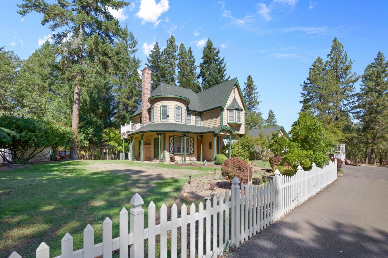 Merlin, Josephine, 97532, United States, 3 Bedrooms Bedrooms, ,2 BathroomsBathrooms,Residential,For Sale,1952210 Merlin, Josephine, 97532, United States, 3 Bedrooms Bedrooms, ,2 BathroomsBathrooms,Residential,For Sale,1952210