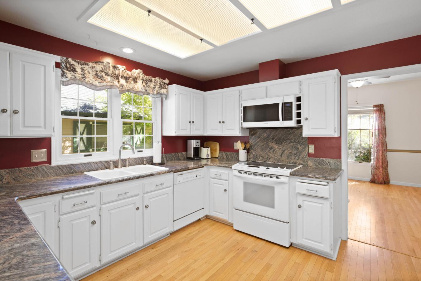 Merlin, Josephine, 97532, United States, 3 Bedrooms Bedrooms, ,2 BathroomsBathrooms,Residential,For Sale,1952210