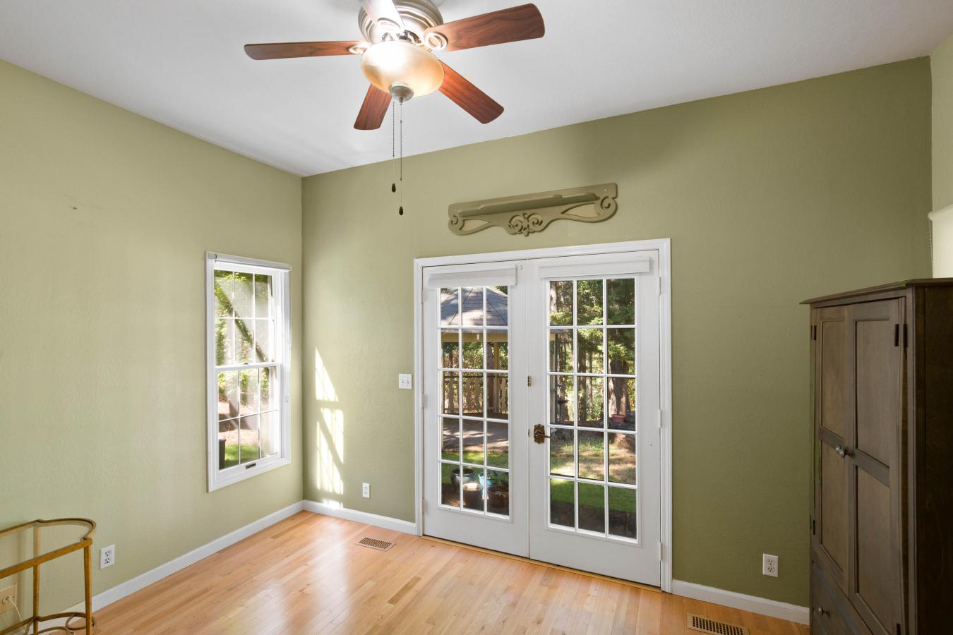 Merlin, Josephine, 97532, United States, 3 Bedrooms Bedrooms, ,2 BathroomsBathrooms,Residential,For Sale,1952210