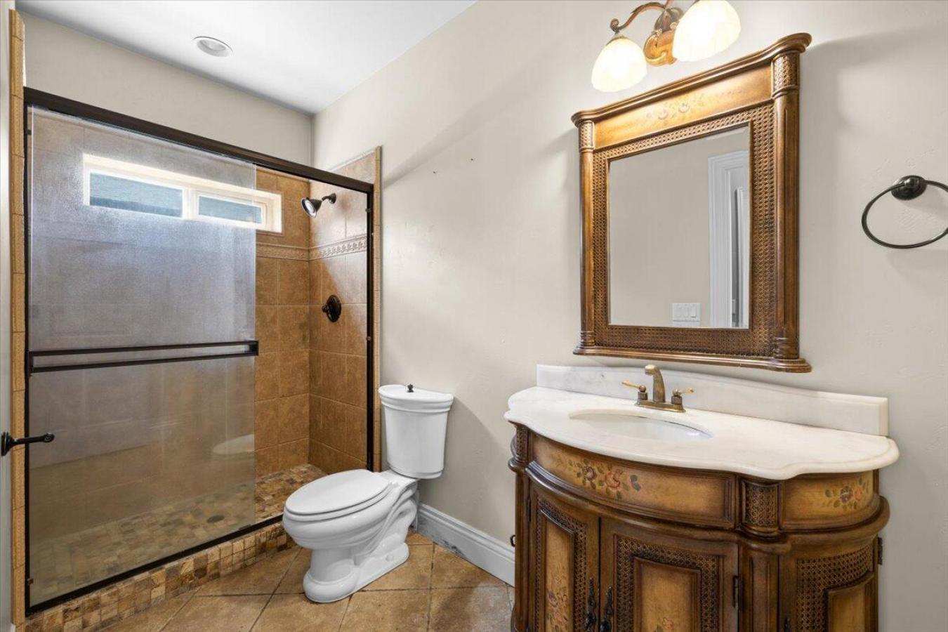 Eagle Point, Jackson, 97524, United States, 5 Bedrooms Bedrooms, ,3 BathroomsBathrooms,Residential,For Sale,1952208