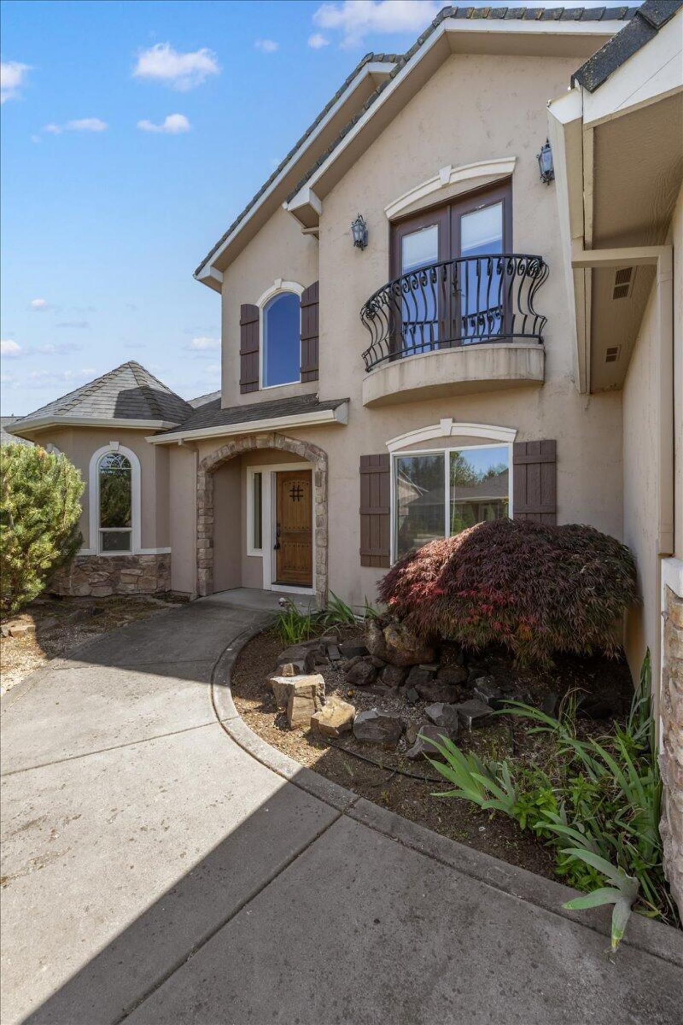 Eagle Point, Jackson, 97524, United States, 5 Bedrooms Bedrooms, ,3 BathroomsBathrooms,Residential,For Sale,1952208