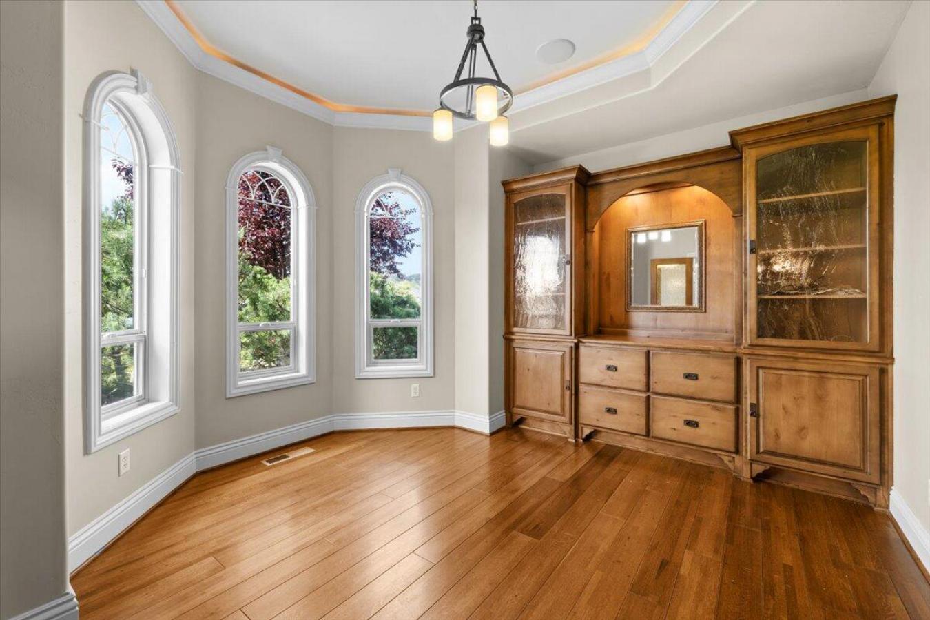 Eagle Point, Jackson, 97524, United States, 5 Bedrooms Bedrooms, ,3 BathroomsBathrooms,Residential,For Sale,1952208