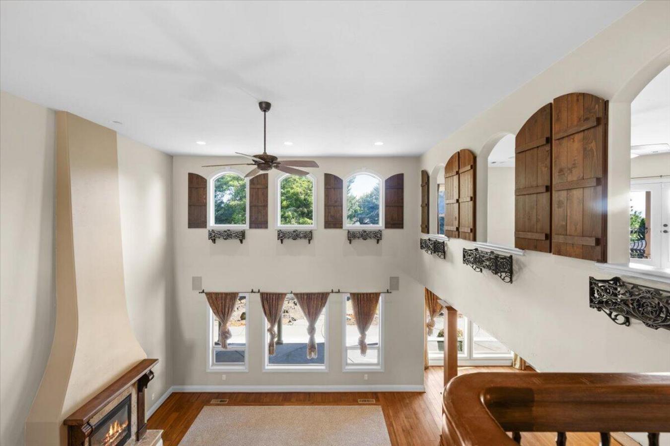 Eagle Point, Jackson, 97524, United States, 5 Bedrooms Bedrooms, ,3 BathroomsBathrooms,Residential,For Sale,1952208