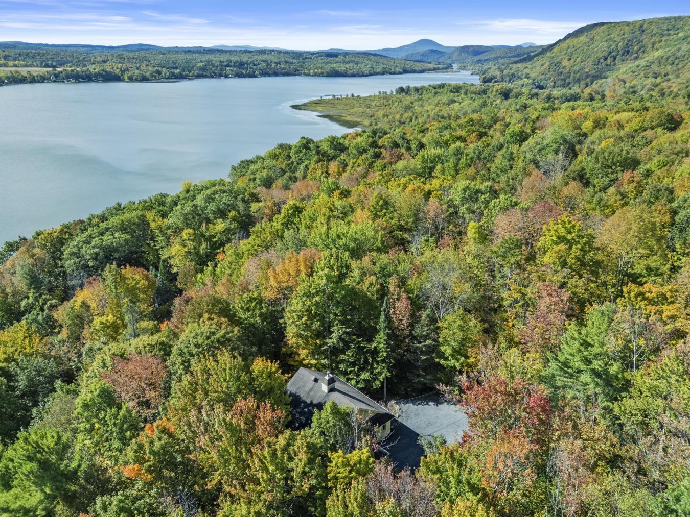 Canton-de-Stanstead, QC, J1X 3W4, Canada, 3 Bedrooms Bedrooms, ,1 BathroomBathrooms,Residential,For Sale,1952388