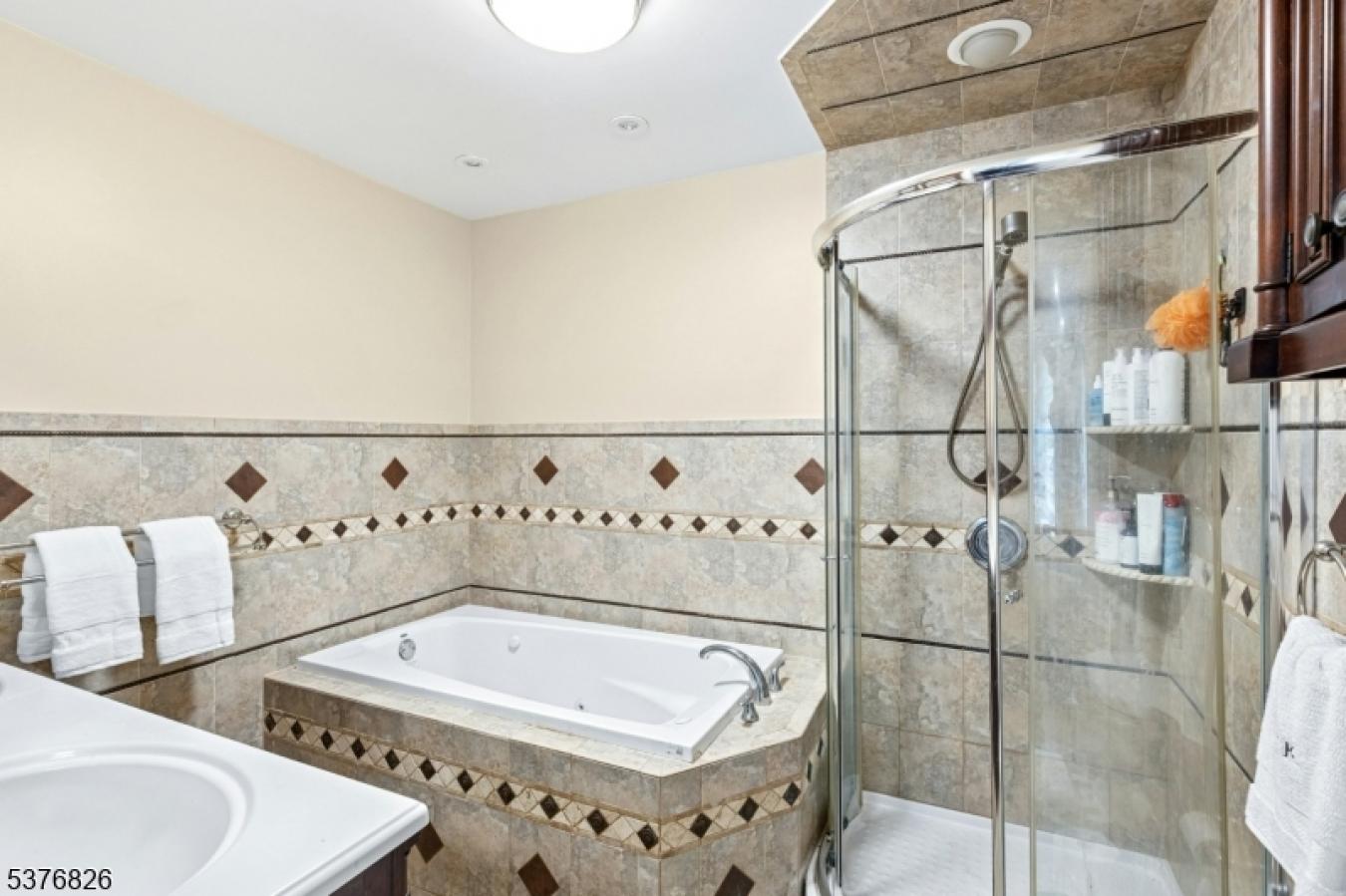 Scotch Plains Twp., Union, 07076, United States, 3 Bedrooms Bedrooms, ,2 BathroomsBathrooms,Residential,For Sale,1952206