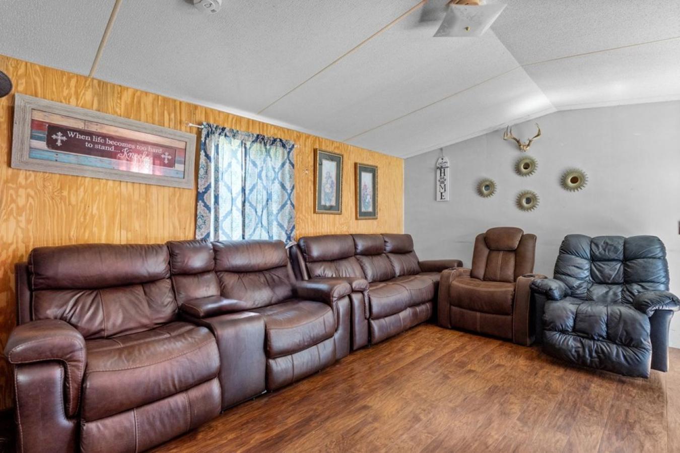 Morriston, Levy, 32668, United States, 5 Bedrooms Bedrooms, ,2 BathroomsBathrooms,Residential,For Sale,1952383