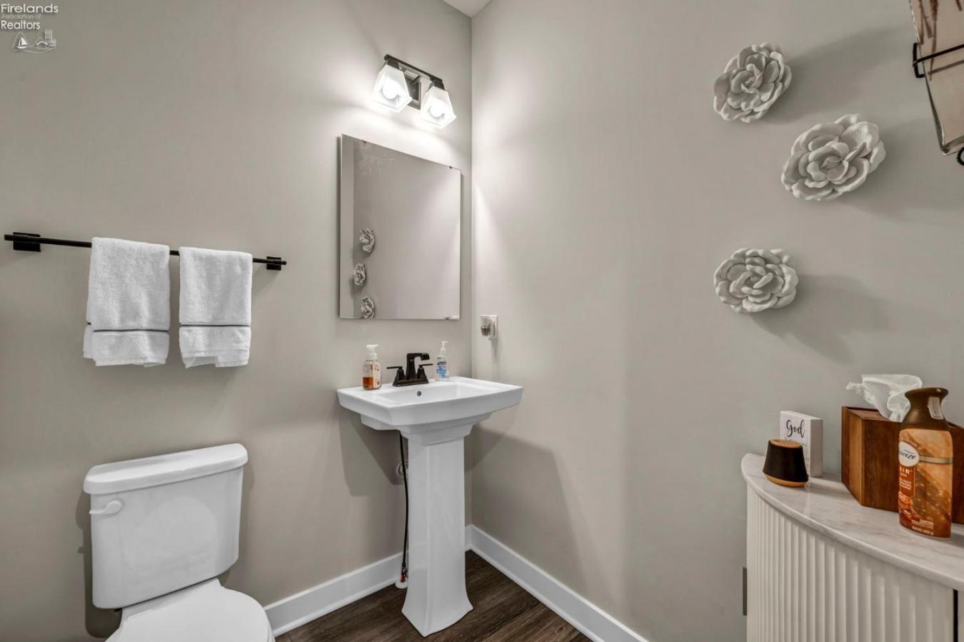 Lorain, Lorain, 44053, United States, 4 Bedrooms Bedrooms, ,3 BathroomsBathrooms,Residential,For Sale,1952380