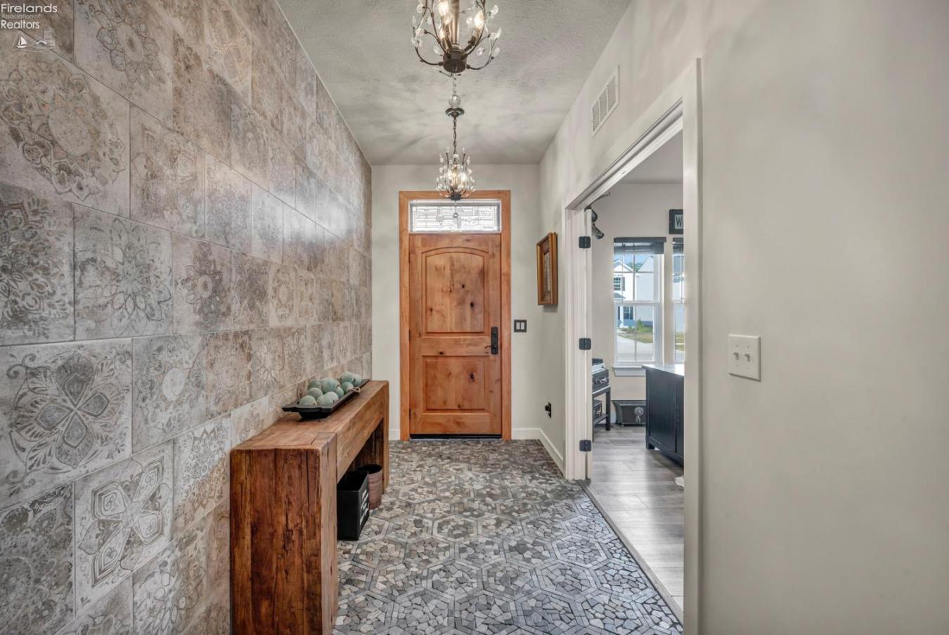 Lorain, Lorain, 44053, United States, 4 Bedrooms Bedrooms, ,3 BathroomsBathrooms,Residential,For Sale,1952380