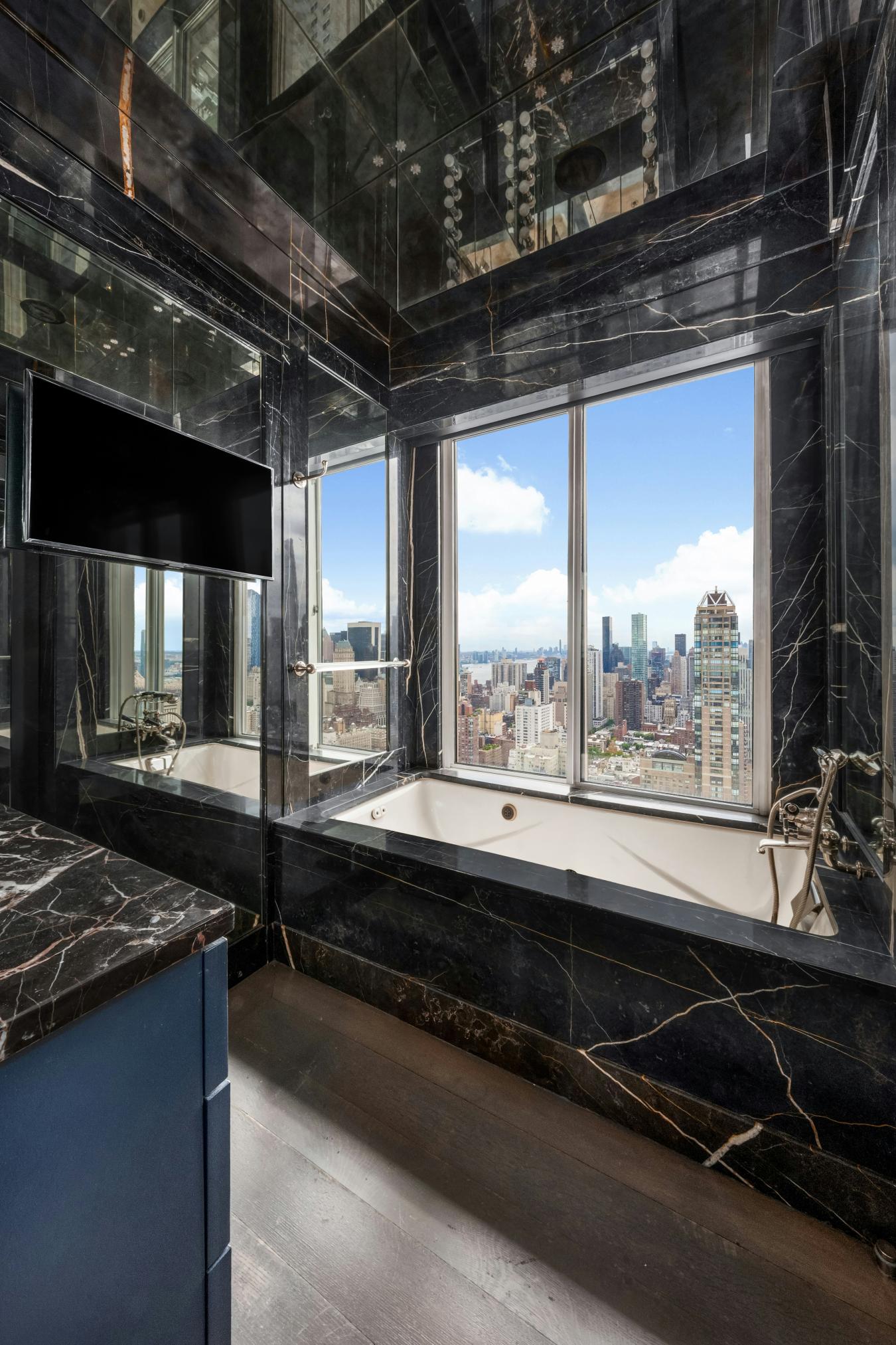 New York, New York, 10021, United States, 6 Bedrooms Bedrooms, ,5 BathroomsBathrooms,Residential,For Sale,1952367