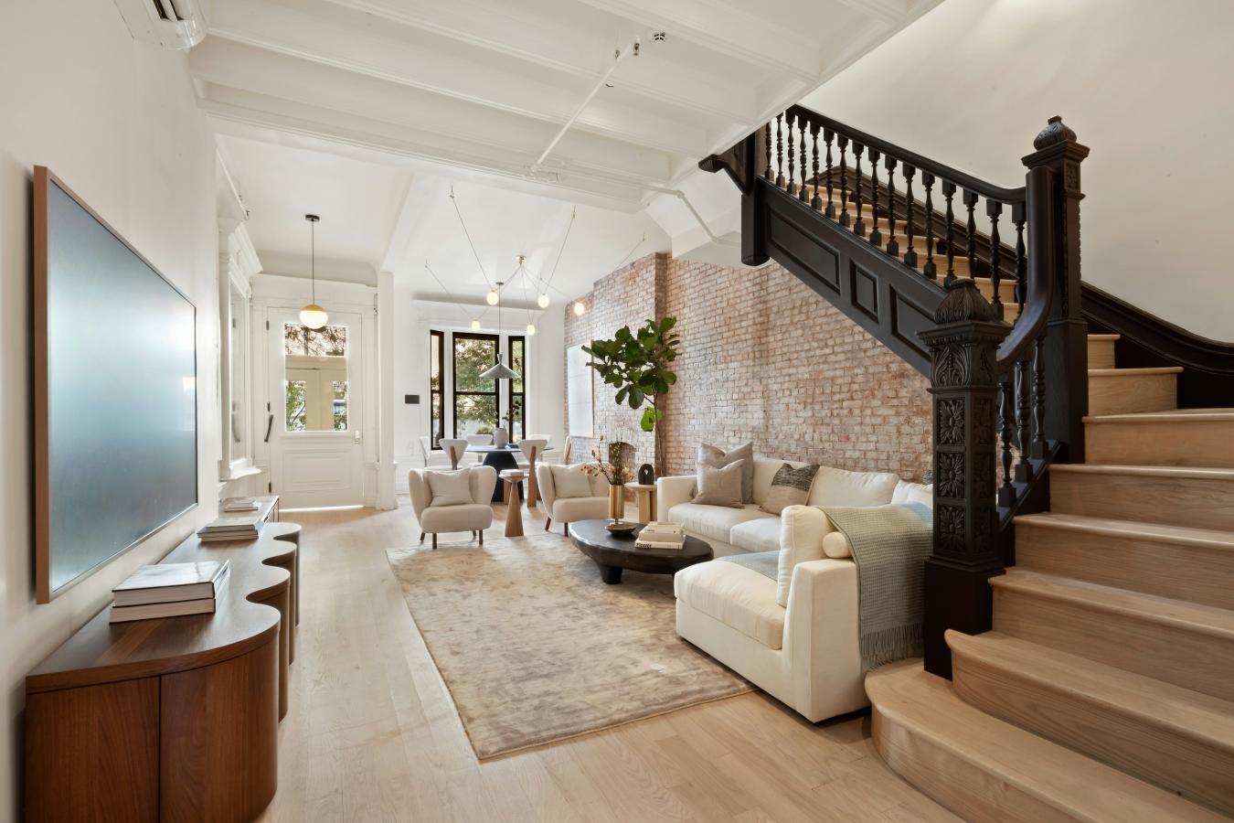 Hamilton Heights, New York, 10031, United States, 7 Bedrooms Bedrooms, ,5 BathroomsBathrooms,Residential,For Sale,1952363