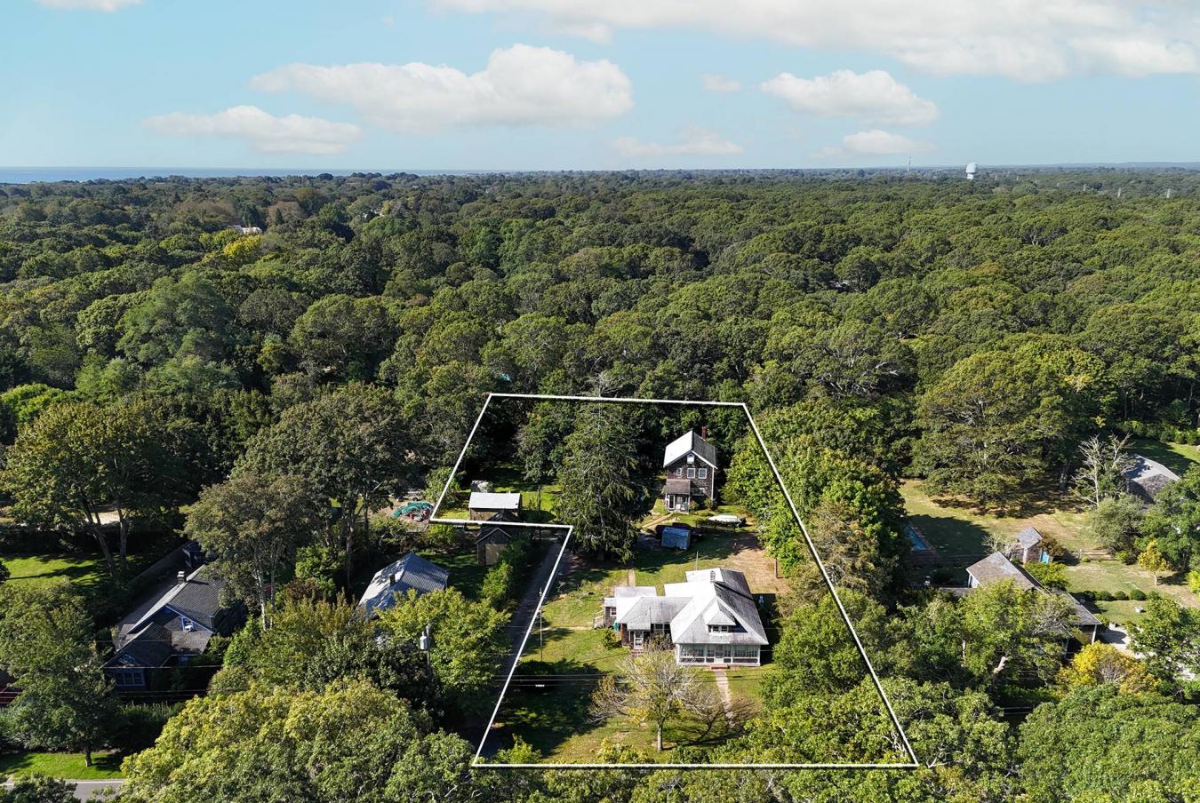 East Hampton, New York, 11930, United States, 6 Bedrooms Bedrooms, ,2 BathroomsBathrooms,Residential,For Sale,1952356