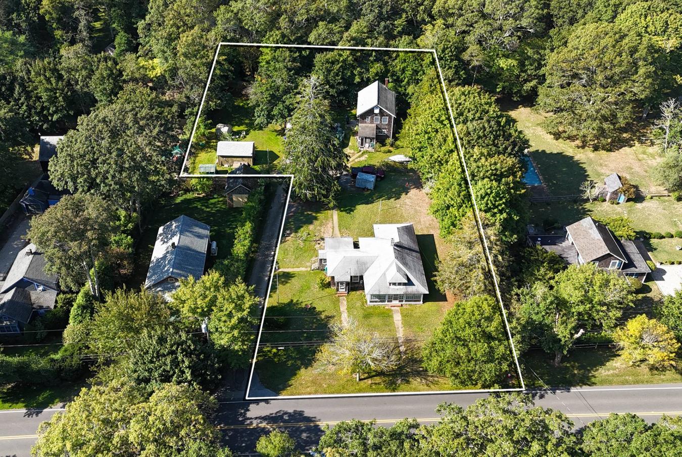 East Hampton, New York, 11930, United States, 6 Bedrooms Bedrooms, ,2 BathroomsBathrooms,Residential,For Sale,1952356