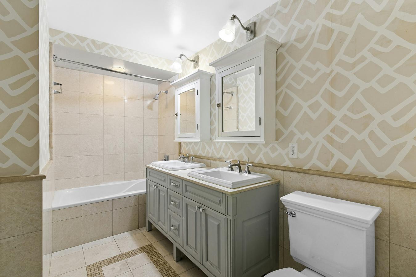 Harlem, New York, 10026, United States, 3 Bedrooms Bedrooms, ,2 BathroomsBathrooms,Residential,For Sale,1964663