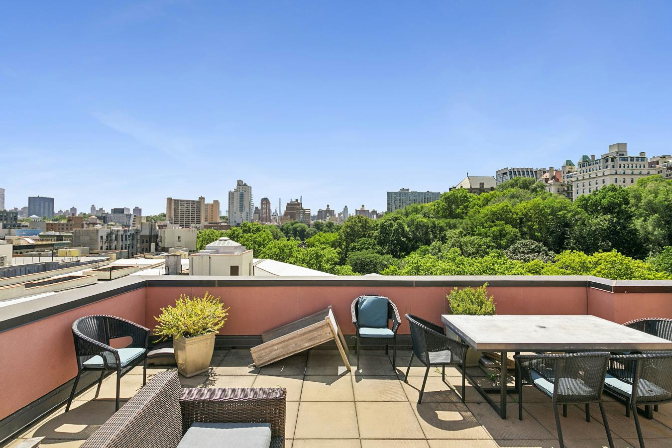 Harlem, New York, 10026, United States, 3 Bedrooms Bedrooms, ,2 BathroomsBathrooms,Residential,For Sale,1964663