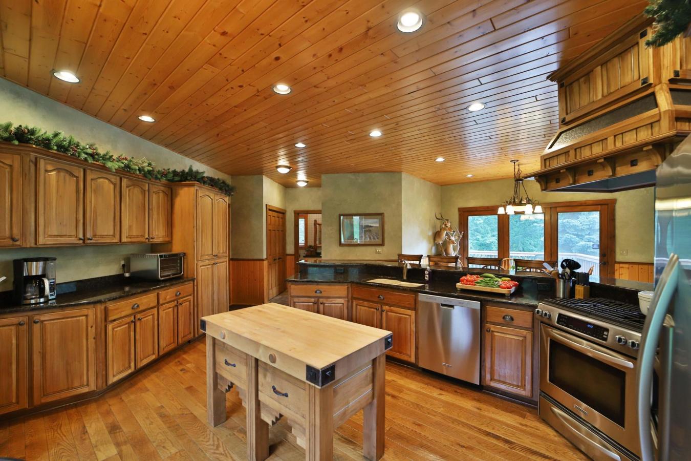 East Gull Lake, Cass, 56401, United States, 5 Bedrooms Bedrooms, ,3 BathroomsBathrooms,Residential,For Sale,1952344