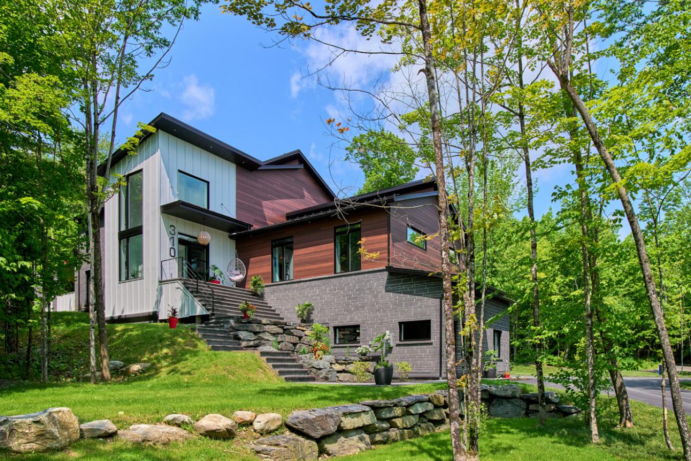 Ascot Corner, QC, J0B1A0, Canada, 4 Bedrooms Bedrooms, ,3 BathroomsBathrooms,Residential,For Sale,1952554