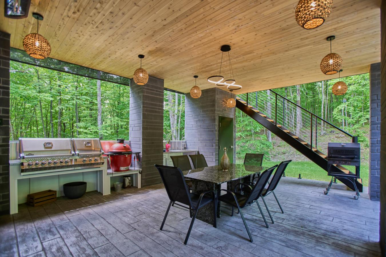 Ascot Corner, QC, J0B1A0, Canada, 4 Bedrooms Bedrooms, ,3 BathroomsBathrooms,Residential,For Sale,1952554