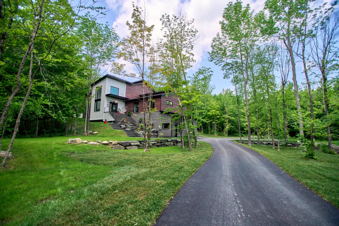 Ascot Corner, QC, J0B1A0, Canada, 4 Bedrooms Bedrooms, ,3 BathroomsBathrooms,Residential,For Sale,1952554