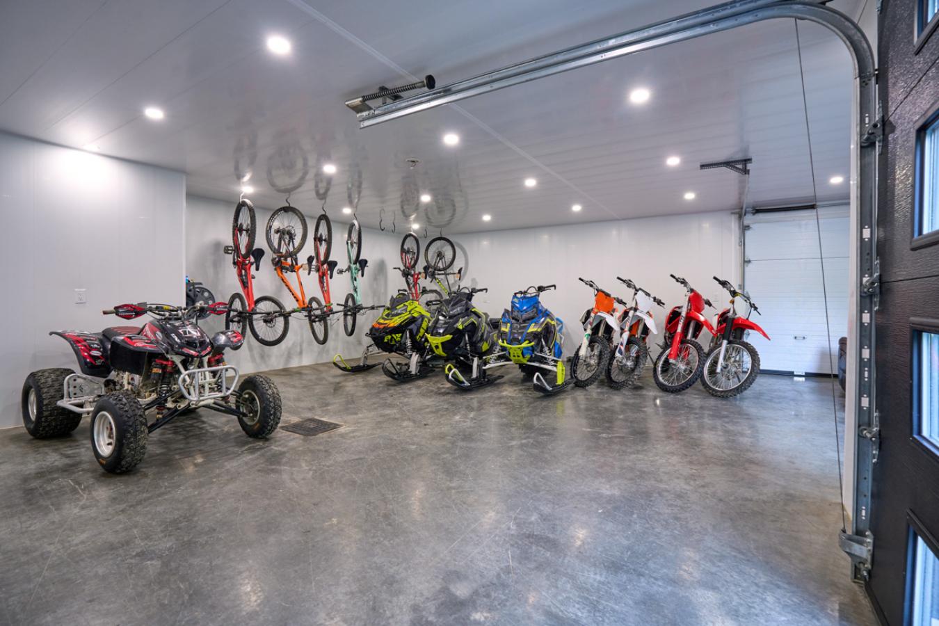 Ascot Corner, QC, J0B1A0, Canada, 4 Bedrooms Bedrooms, ,3 BathroomsBathrooms,Residential,For Sale,1952554