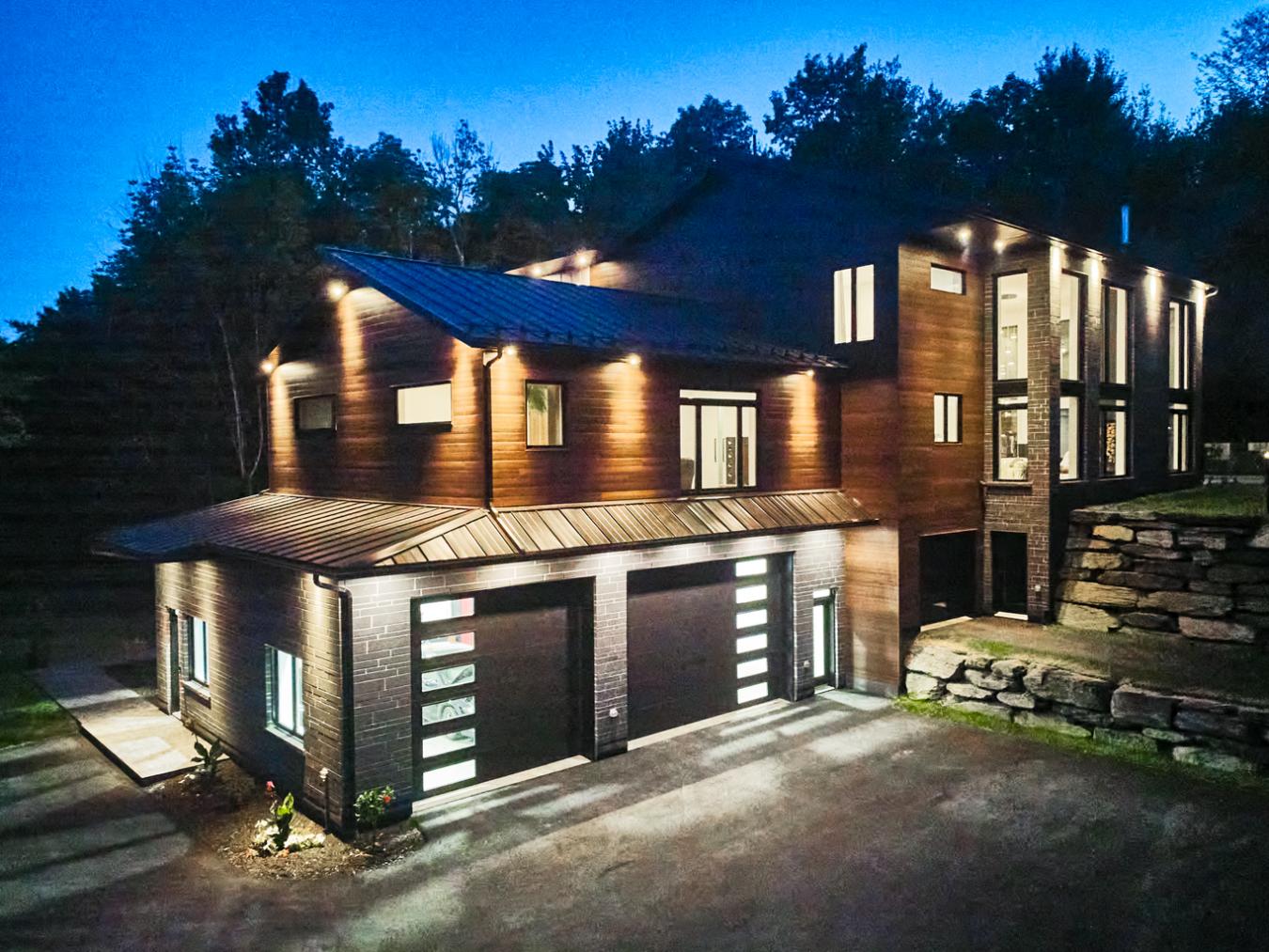 Ascot Corner, QC, J0B1A0, Canada, 4 Bedrooms Bedrooms, ,3 BathroomsBathrooms,Residential,For Sale,1952554