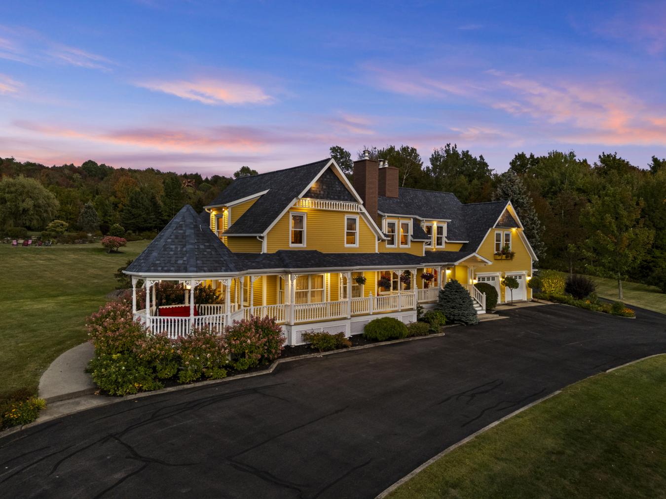 Sherbrooke, QC, J1N 0E4, Canada, 6 Bedrooms Bedrooms, ,3 BathroomsBathrooms,Residential,For Sale,1952555