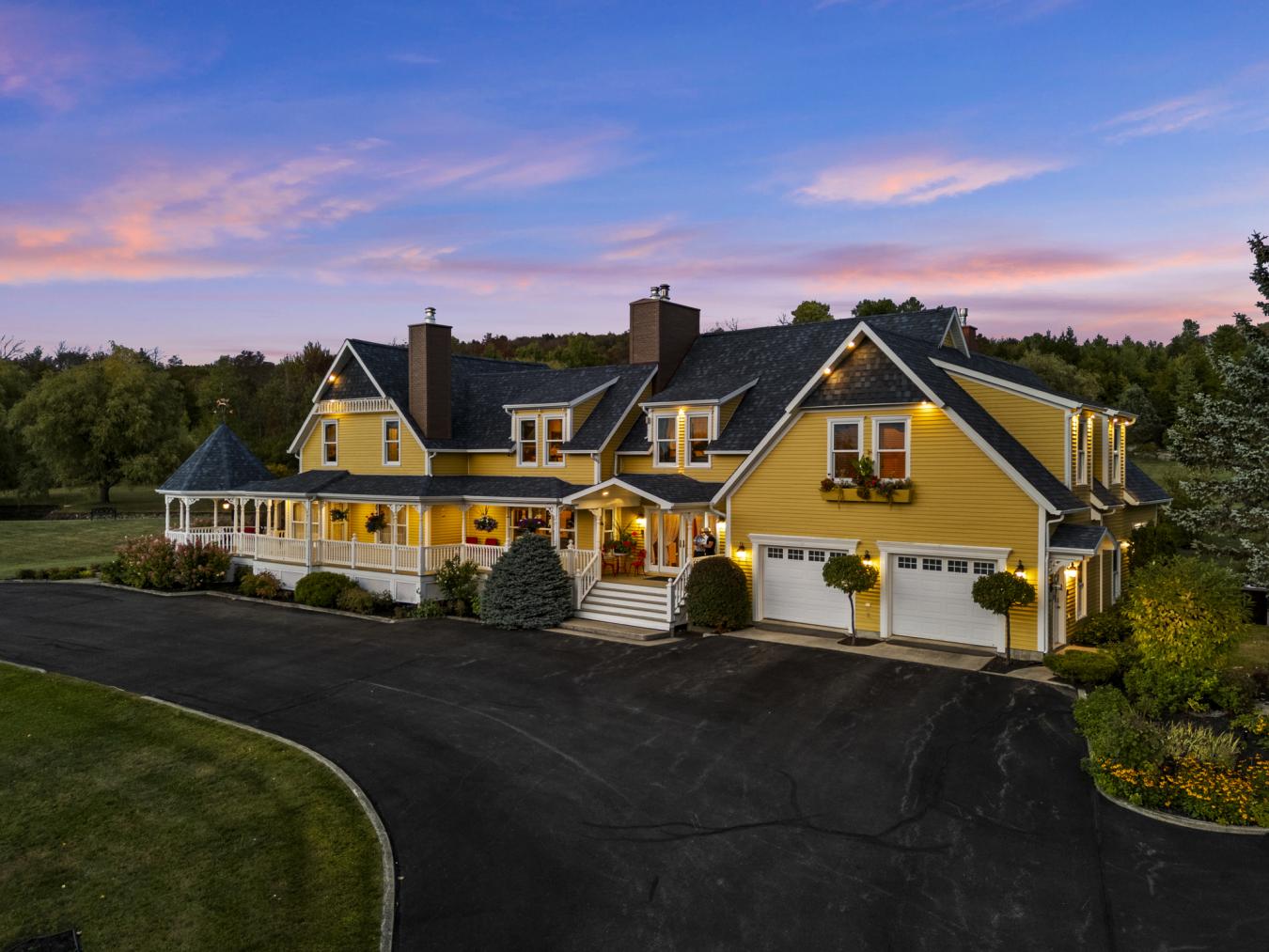 Sherbrooke, QC, J1N 0E4, Canada, 6 Bedrooms Bedrooms, ,3 BathroomsBathrooms,Residential,For Sale,1952555