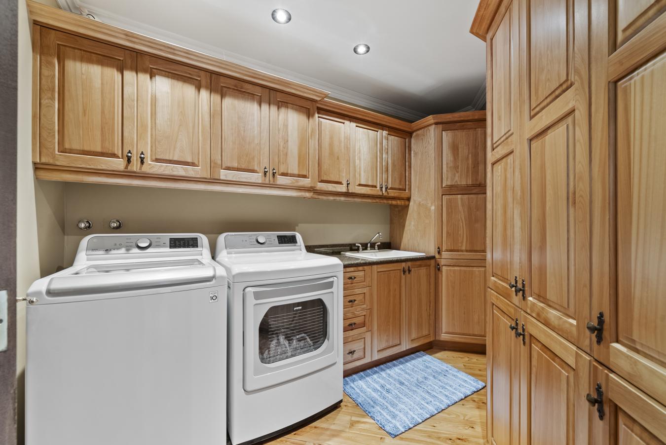 Sherbrooke, QC, J1N 0E4, Canada, 6 Bedrooms Bedrooms, ,3 BathroomsBathrooms,Residential,For Sale,1952555