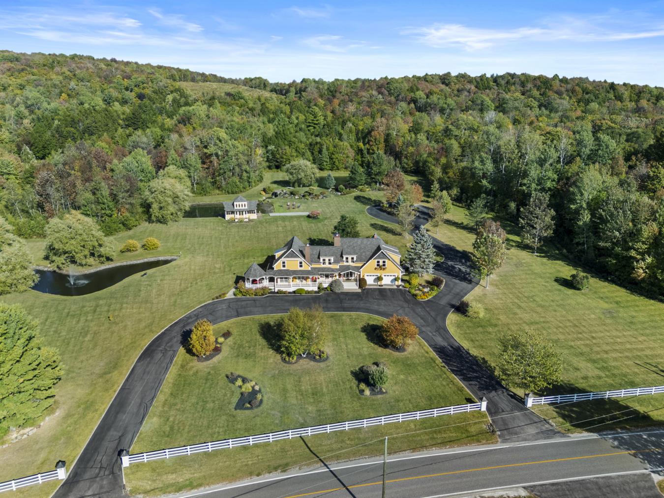 Sherbrooke, QC, J1N 0E4, Canada, 6 Bedrooms Bedrooms, ,3 BathroomsBathrooms,Residential,For Sale,1952555