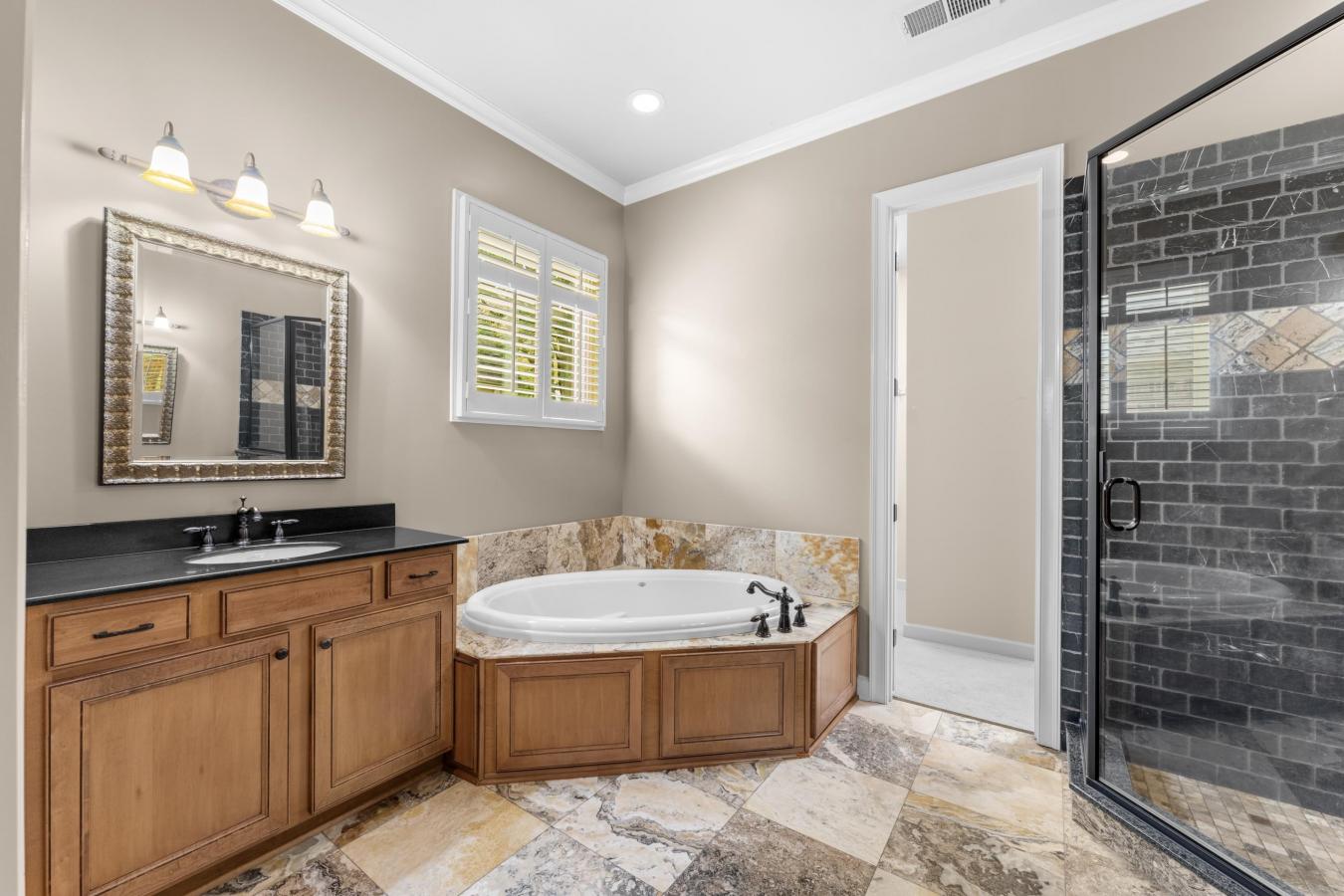 Unincorporated, Shelby, 38125, United States, 5 Bedrooms Bedrooms, ,4 BathroomsBathrooms,Residential,For Sale,1952553