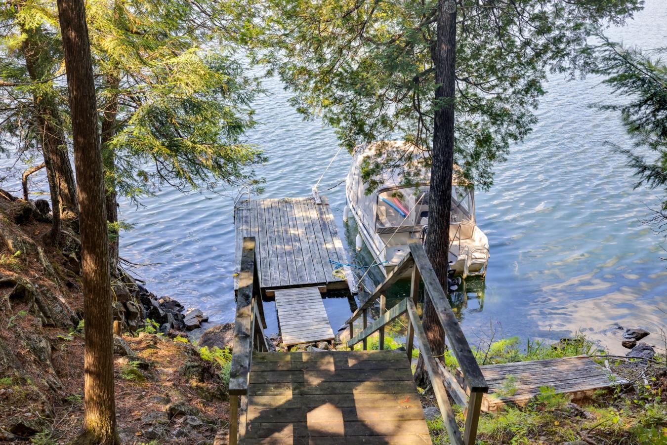 Val-des-Monts, QC, J8N2M2, Canada, 3 Bedrooms Bedrooms, ,2 BathroomsBathrooms,Residential,For Sale,1952552