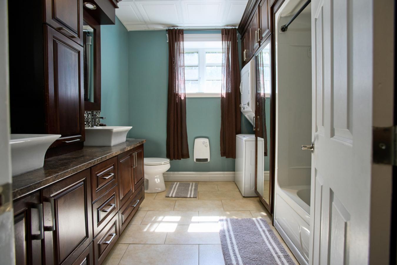 Cookshire-Eaton, QC, J0B1M0, Canada, 4 Bedrooms Bedrooms, ,2 BathroomsBathrooms,Residential,For Sale,1952550