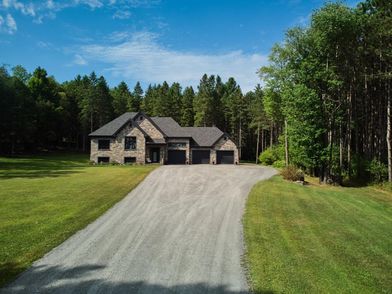 Cookshire-Eaton, QC, J0B1M0, Canada, 4 Bedrooms Bedrooms, ,2 BathroomsBathrooms,Residential,For Sale,1952550