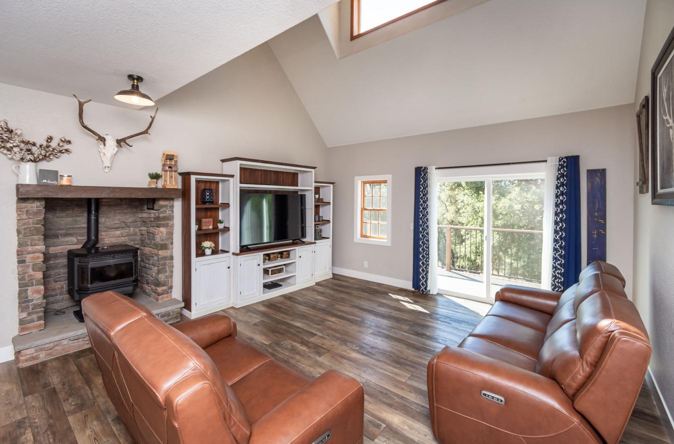 Colfax, California, 95713, United States, 3 Bedrooms Bedrooms, ,2 BathroomsBathrooms,Residential,For Sale,1952540