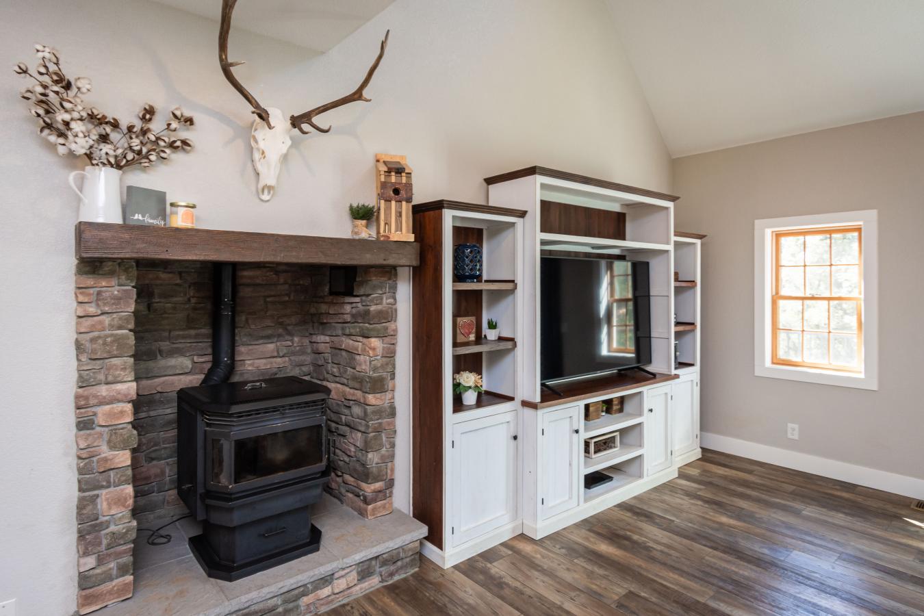 Colfax, California, 95713, United States, 3 Bedrooms Bedrooms, ,2 BathroomsBathrooms,Residential,For Sale,1952540