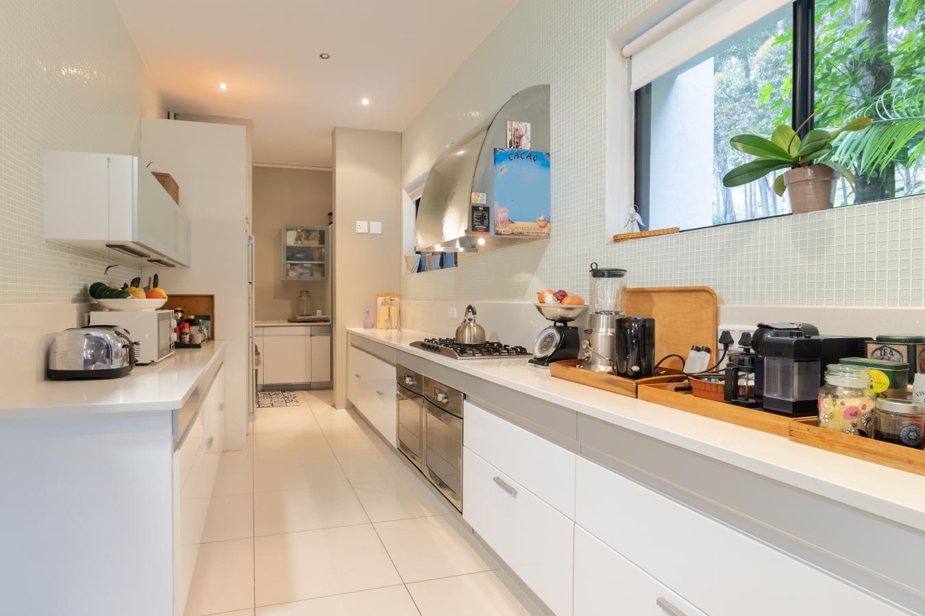 Cape Town, Fresnaye, South Africa, 5 Bedrooms Bedrooms, ,4 BathroomsBathrooms,Residential,For Sale,1952539