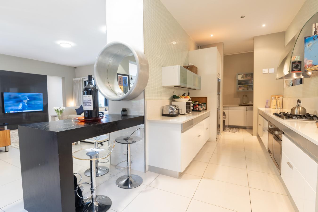 Cape Town, Fresnaye, South Africa, 5 Bedrooms Bedrooms, ,4 BathroomsBathrooms,Residential,For Sale,1952539