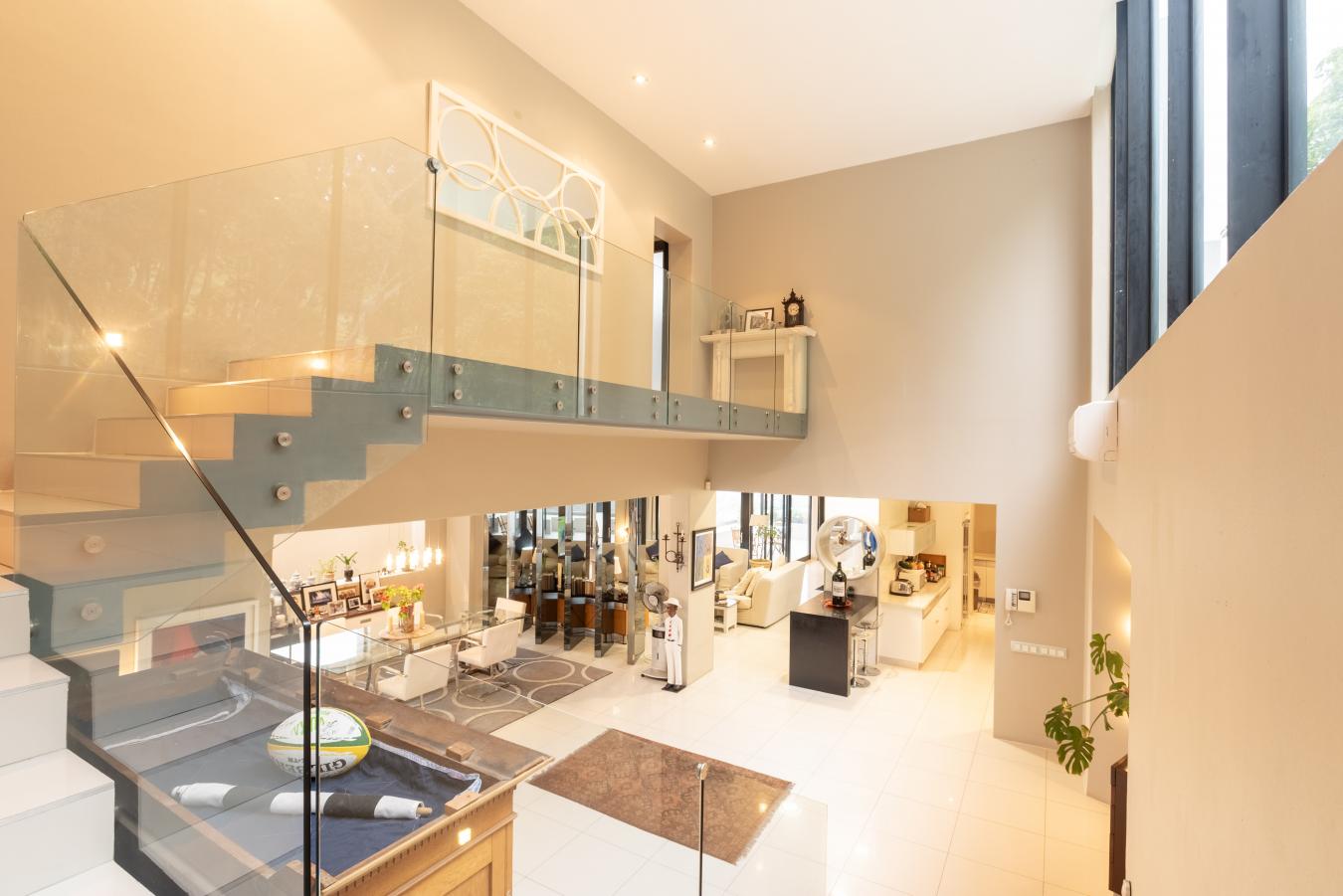 Cape Town, Fresnaye, South Africa, 5 Bedrooms Bedrooms, ,4 BathroomsBathrooms,Residential,For Sale,1952539