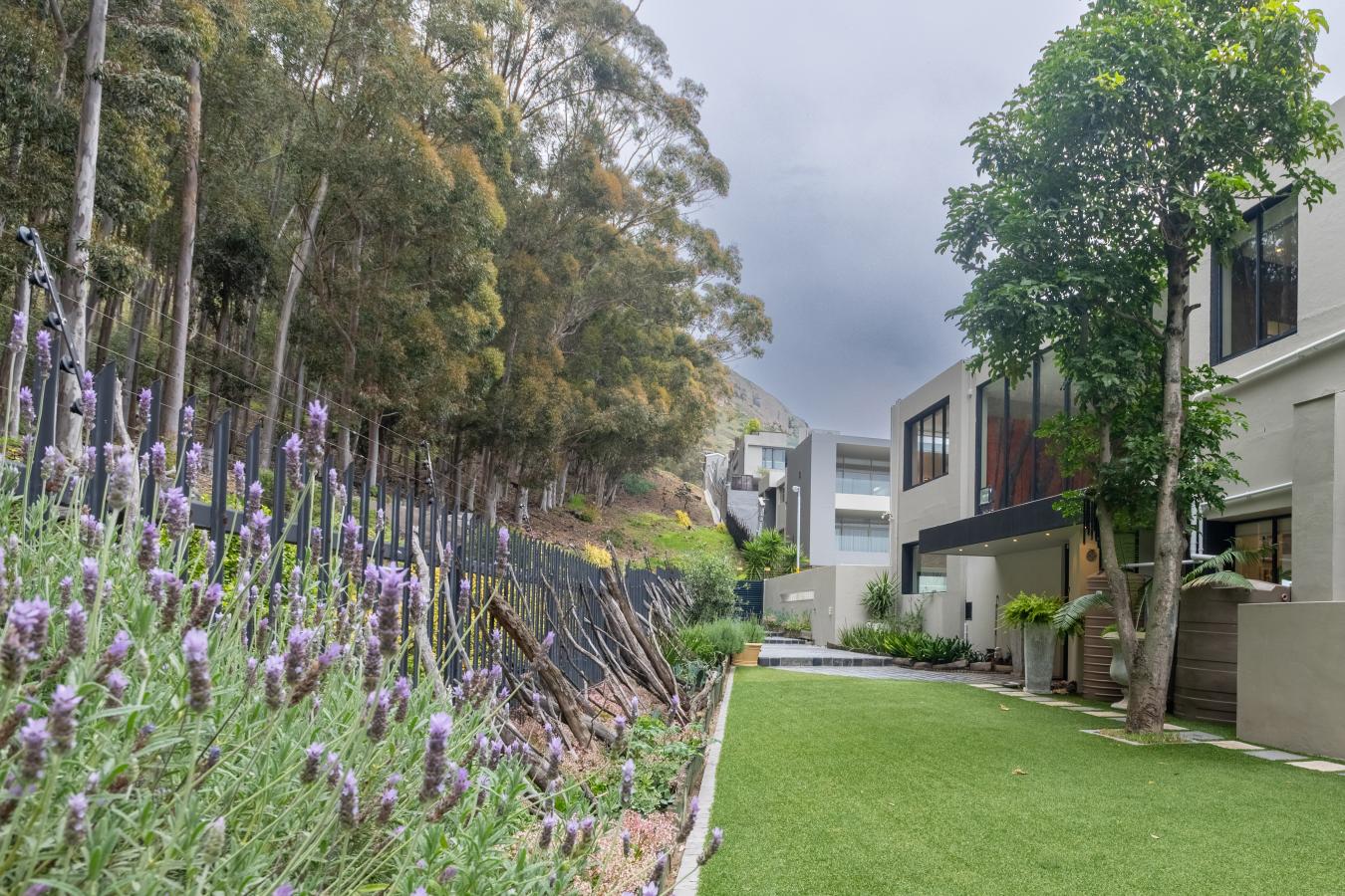 Cape Town, Fresnaye, South Africa, 5 Bedrooms Bedrooms, ,4 BathroomsBathrooms,Residential,For Sale,1952539