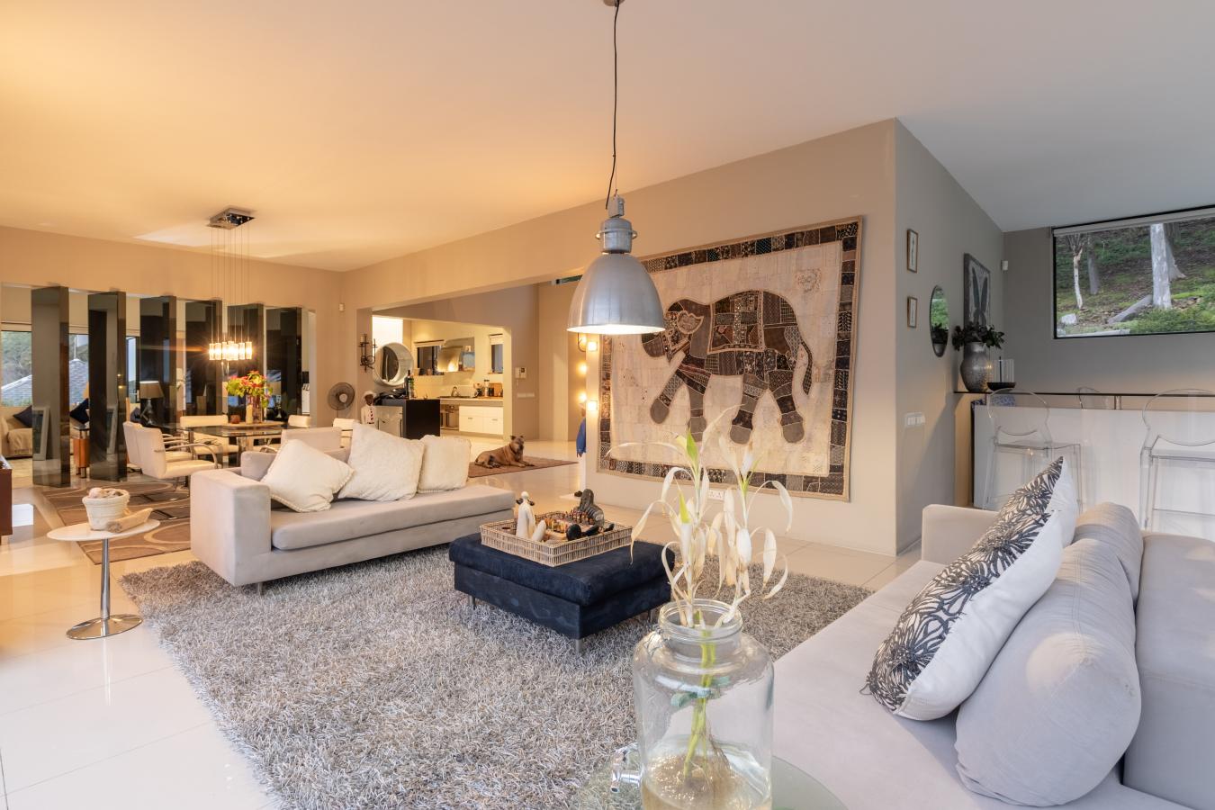 Cape Town, Fresnaye, South Africa, 5 Bedrooms Bedrooms, ,4 BathroomsBathrooms,Residential,For Sale,1952539