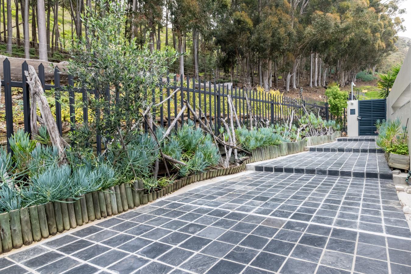 Cape Town, Fresnaye, South Africa, 5 Bedrooms Bedrooms, ,4 BathroomsBathrooms,Residential,For Sale,1952539