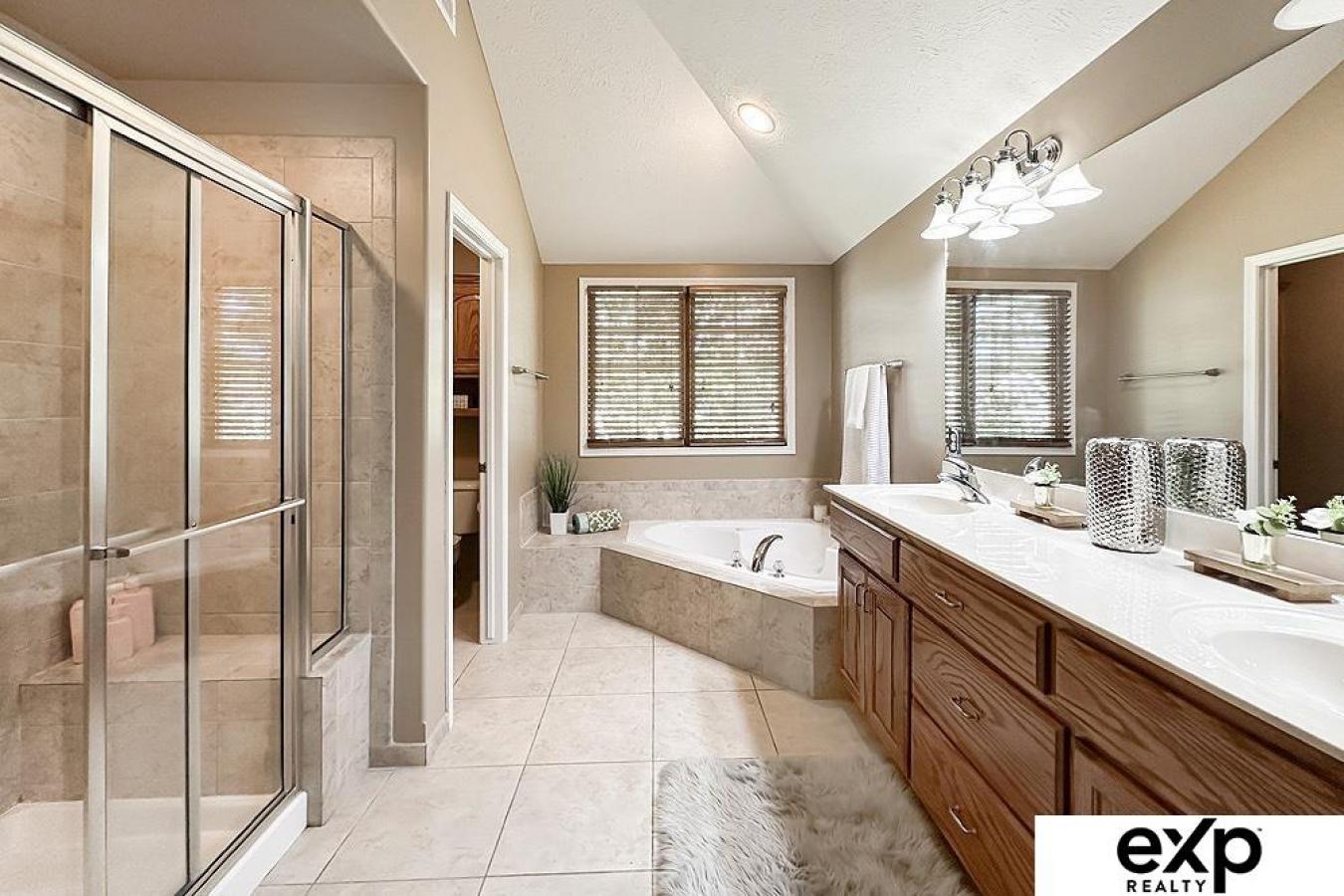 Papillion, Sarpy, 68046, United States, 5 Bedrooms Bedrooms, ,4 BathroomsBathrooms,Residential,For Sale,1952969