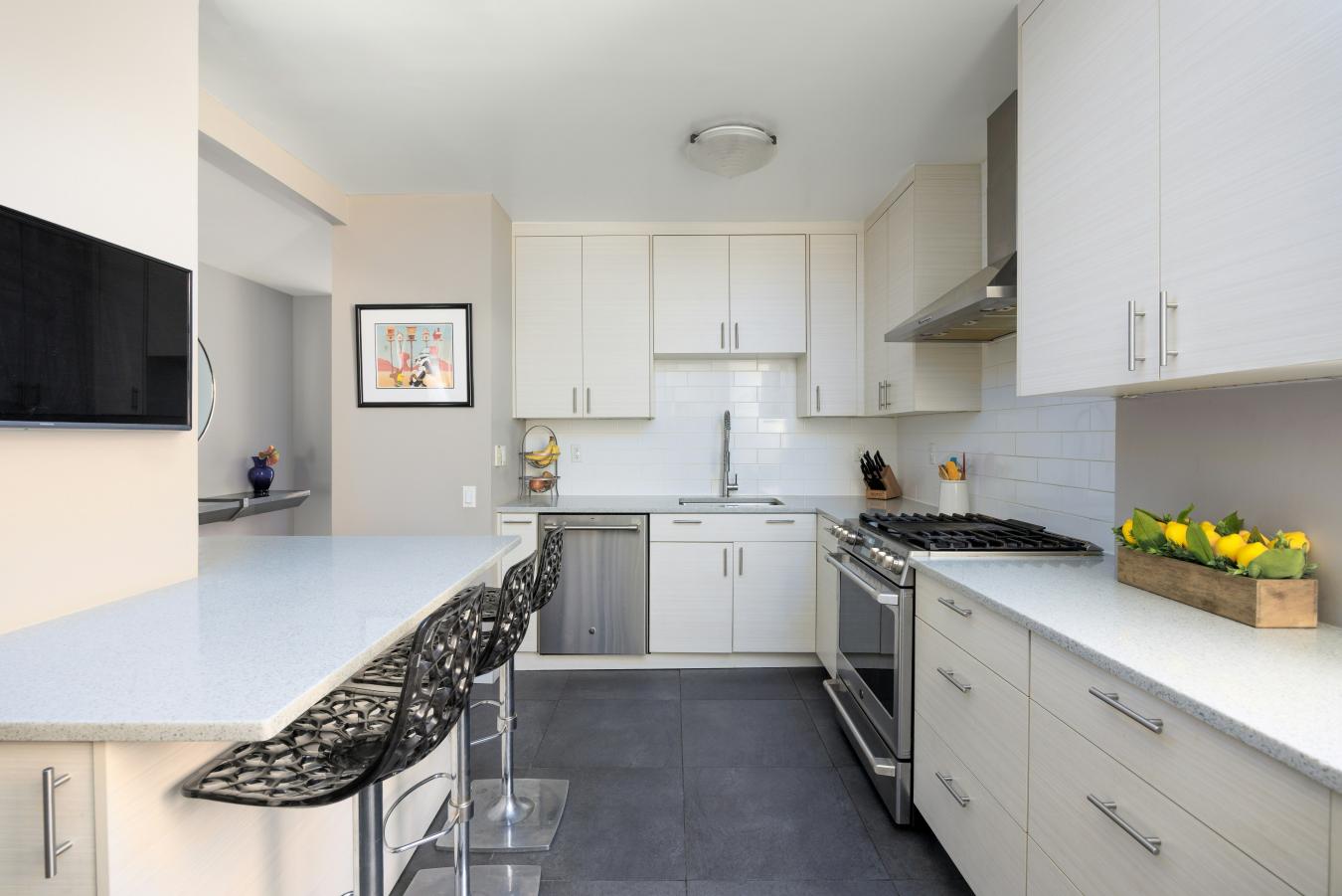 New York, New York, 10024, United States, 5 Bedrooms Bedrooms, ,4 BathroomsBathrooms,Residential,For Sale,1952961