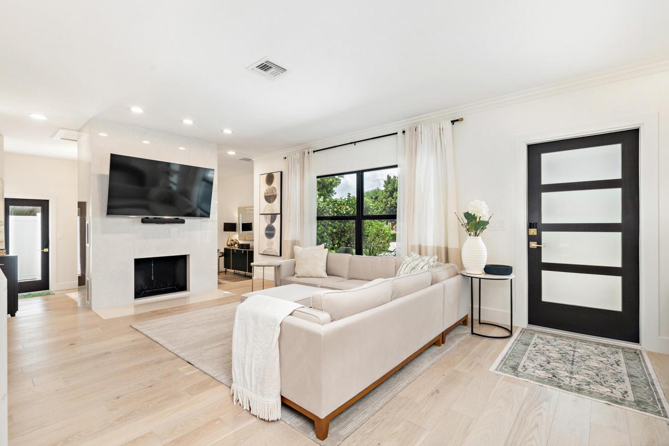 West Palm Beach, Florida, 33405, United States, 3 Bedrooms Bedrooms, ,3 BathroomsBathrooms,Residential,For Sale,1952956