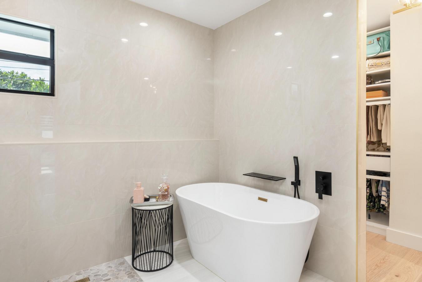 West Palm Beach, Florida, 33405, United States, 3 Bedrooms Bedrooms, ,3 BathroomsBathrooms,Residential,For Sale,1952956